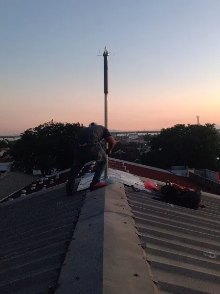 4 pasang penangkal petir