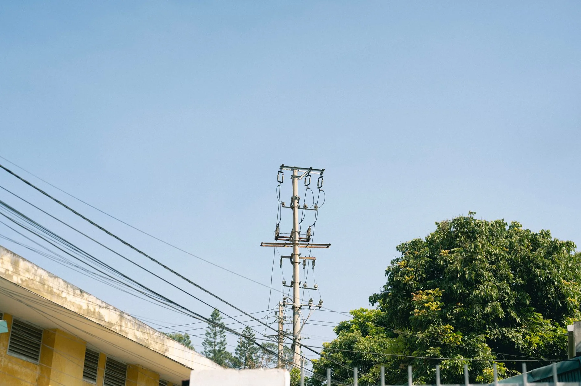 Photo by Chuot Anhls on Pexels | Kabel Penangkal Petir illustration