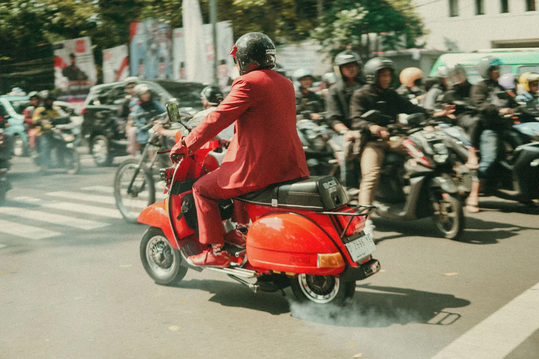 Photo by rakhmat suwandi on Pexels | Penangkal Petir Gedung illustration